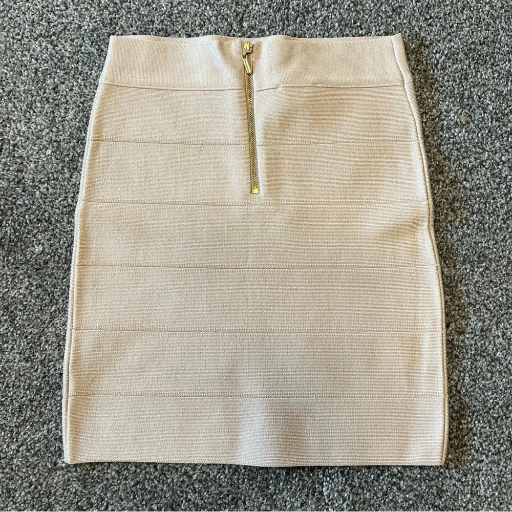 Bebe Beige Bandage Mini Skirt Size Small Bodycon Stretch Knit Sexy Neutral Skirt - Picture 3 of 9